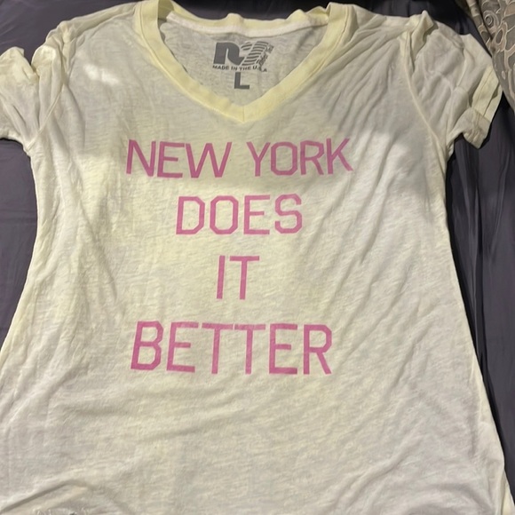 Rebel Yell New York does it better short sleeve paper thin v neck shirt L - Picture 1 of 3